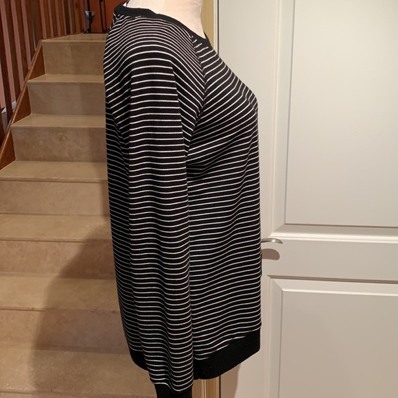 DANSKIN. tunic top features a long sleeve scoop neck pullover sweatshirt… - Picture 3 of 10